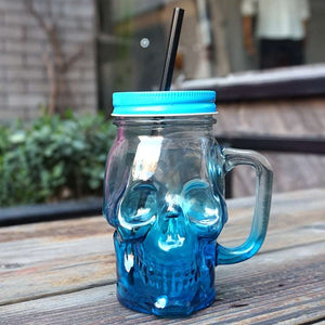 1 Pc Gradient Colored Skull Shaped Glass Cup, juice drink cup, transparent with lid, mug cup, handle cup, beer cup (Random Color)