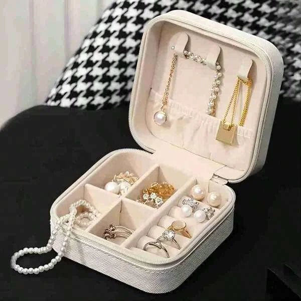 Portable Mini Travel Jewelry Box, Travel Mini Storage Organizer Portable Display Storage Box For Rings Earrings Necklaces (Pack of 1)