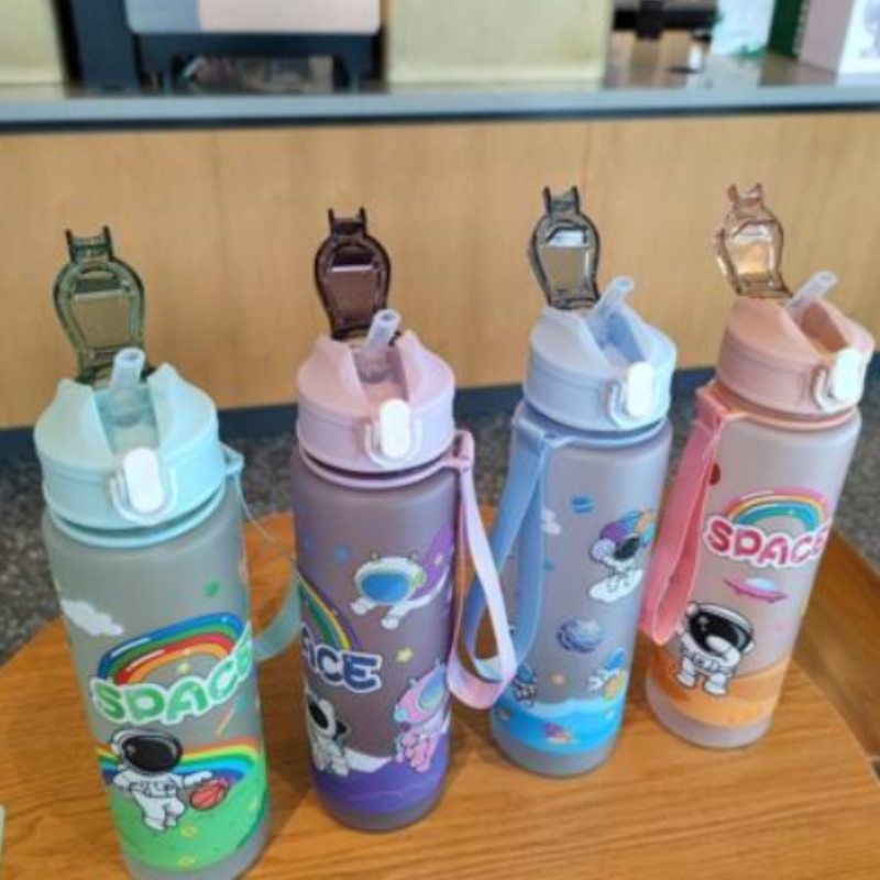 Kids Space-Themed Water Bottle – Astronaut Cartoon Design, Leak-Proof BPA-Free Sipper with Straw & Strap (Random color - Pack of 1)