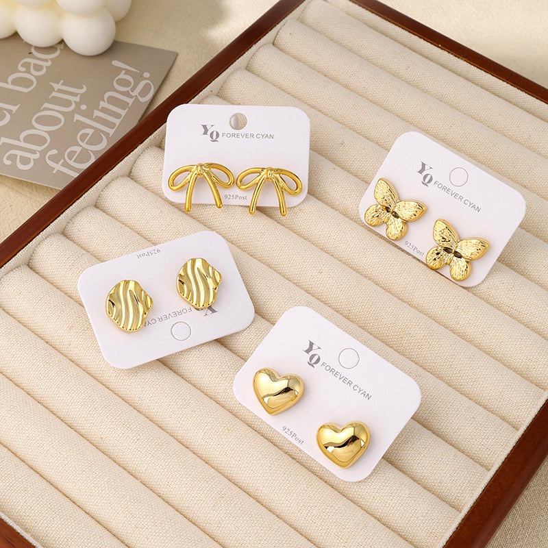 Gold Stud Earrings 1Pcs (Random Pattern)