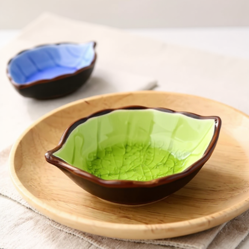 Leaf-Shaped Ceramic Plate – Elegant Nature-Inspired Green Dish for Serving Snacks, Sauces, and Home Décor (1 Pcs)