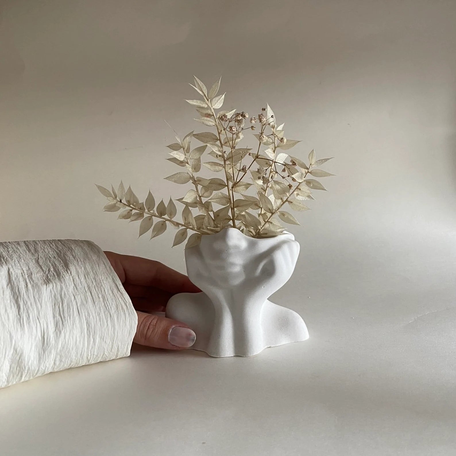 Plastic Woman Body Vase – Artistic Female Figure Flower Pot for Home & Office Decor, Perfect for Dried Flowers (Pack of 1)