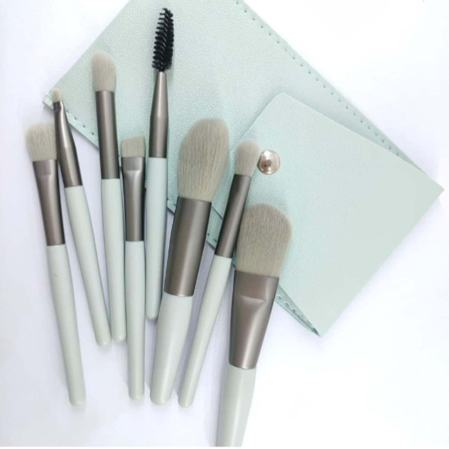 8 Pcs Makeup Brush Set with Storage Bag – Professional Soft Bristle Beauty Brushes (Random color)