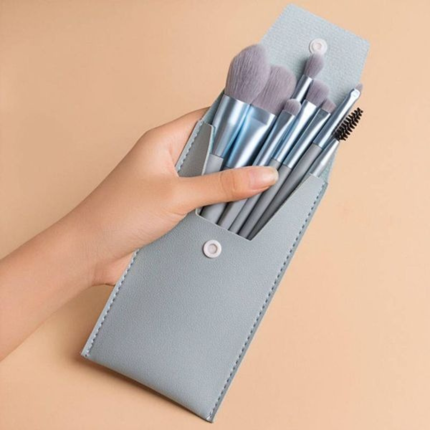 8 Pcs Makeup Brush Set with Storage Bag – Professional Soft Bristle Beauty Brushes (Random color)