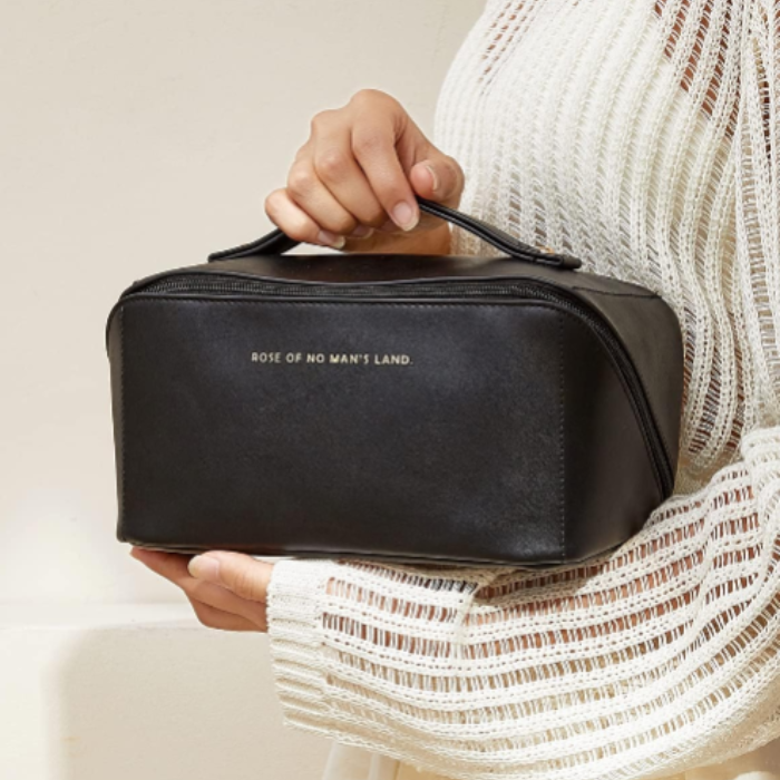 Large Capacity Travel Cosmetic Bag – Waterproof Leather Makeup Organizer with Multiple Compartments (Pack of 1)