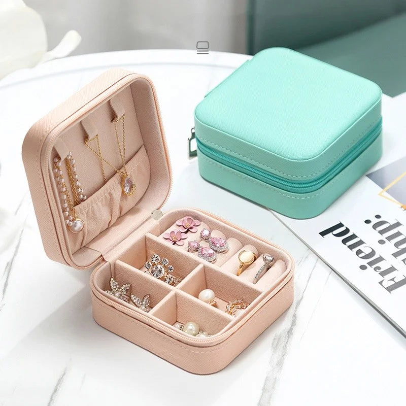 Portable Mini Travel Jewelry Box, Travel Mini Storage Organizer Portable Display Storage Box For Rings Earrings Necklaces (Pack of 1)