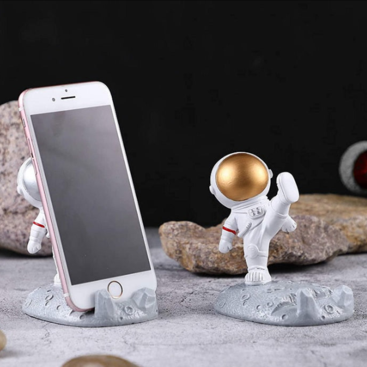 Astronaut Figurine Mobile Stand – Hands-Free Cute Desk Phone Holder (Random Model-Pack of 1)