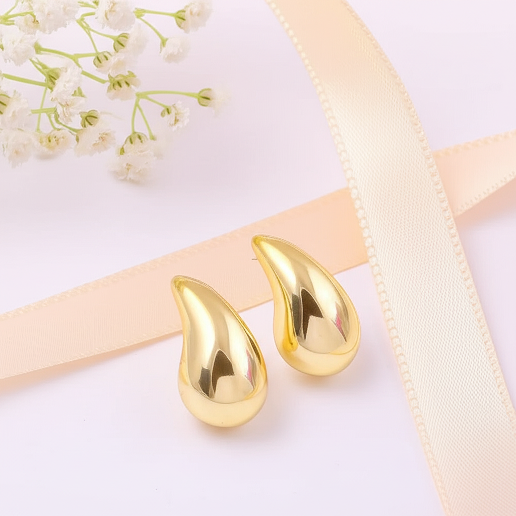 Classic Gold Teardrop Earrings for Women – Elegant Stud Earrings, Lightweight Daily Wear & Party Jewelry (1 Pair)