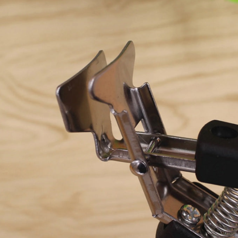 Lightweight Anti-Hot Pot & Pan Bowl Gripper – Heat-Resistant Clip Lifter for Hot Dishes, Containers & Cookware | Plastic & Steel Kitchen Tongs