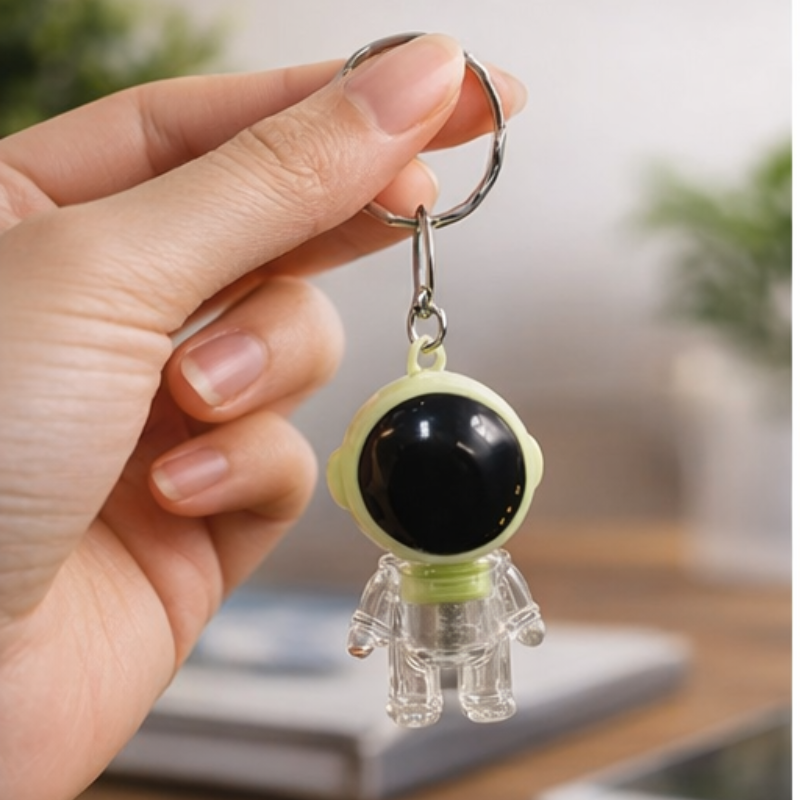 1 Pcs LED Astronaut Keychain – Light-Up Space Explorer Keyring, Glowing Astronaut Bag Charm & Toy for Kids