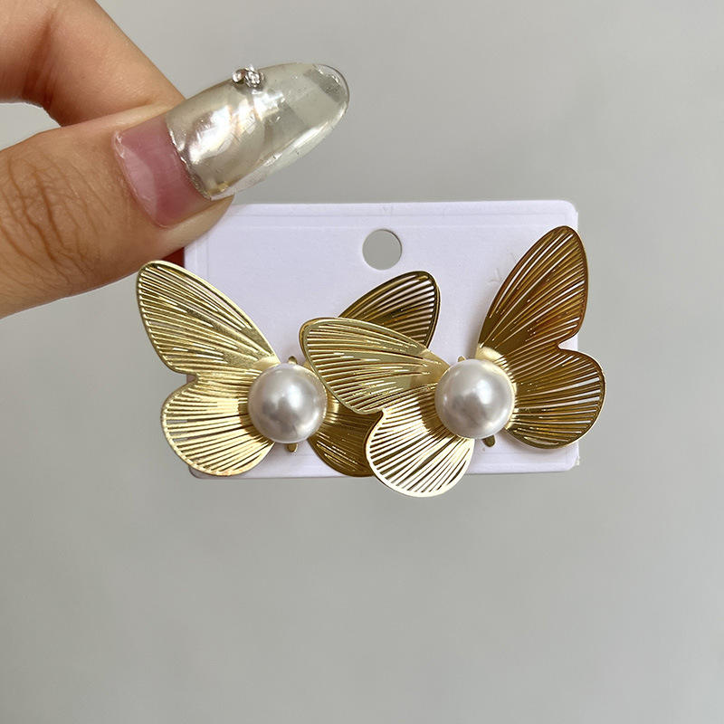 Gold Butterfly Earring – Light Luxury Statement Jewelry for Women, Exaggerated Elegant Design, Unique Niche Earrings(1 Pair)
