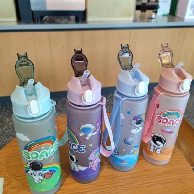 Kids Space-Themed Water Bottle – Astronaut Cartoon Design, Leak-Proof BPA-Free Sipper with Straw & Strap (Random color) (Pack of 1)