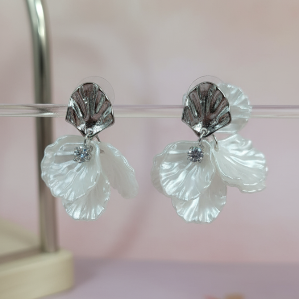 Elegant White Resin Petal Dangle Earrings - Bridal Flower Drop Statement Jewelry (1 Pair)
