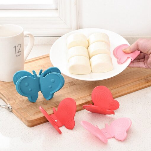 4 Butterfly shape hot pot mats of blue, red, and pink color. Also, woman is holding hot plate using silicone trivet mat.