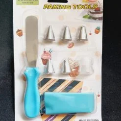 Reusable piping bags and tips are presented in a set