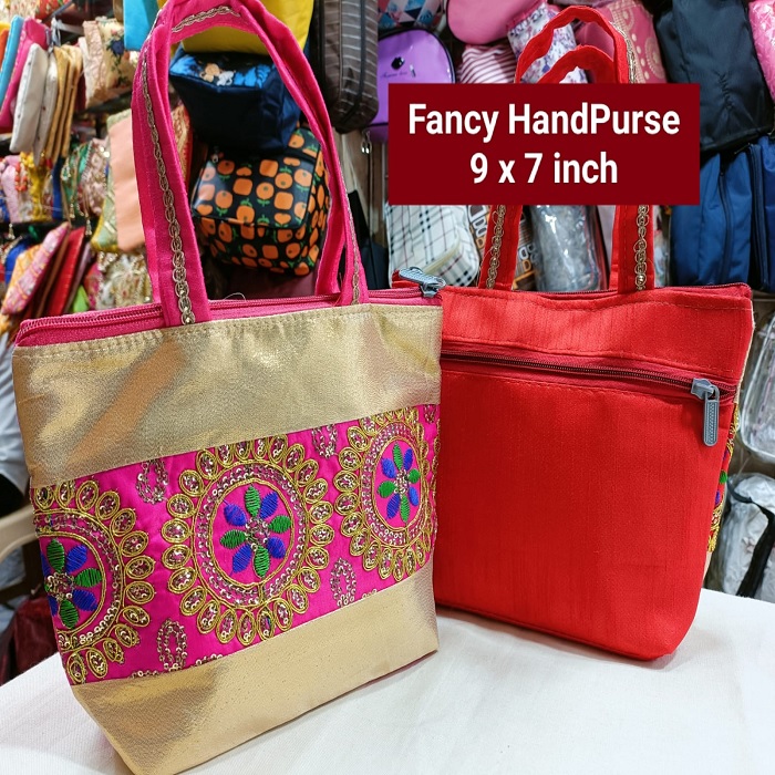 Black Hand Held Ladies Pu Bag With 14 Inch Length And 11 Inch Height at  Best Price in Saharanpur | Avi Traders