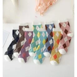 8 lattice socks in different colors