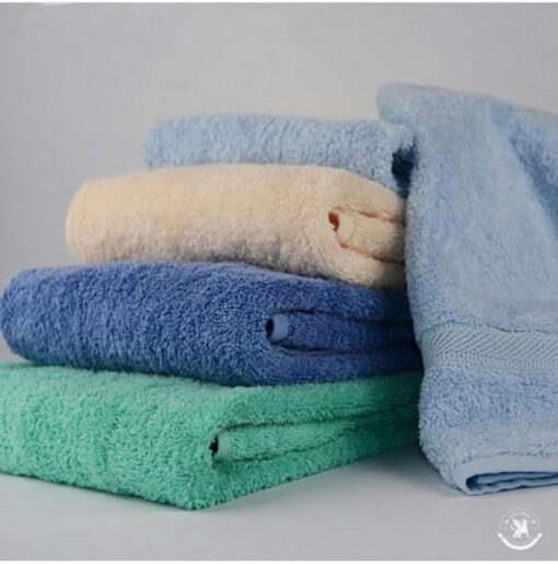 6 Different color microfiber kitchen towels are kept one upon another.