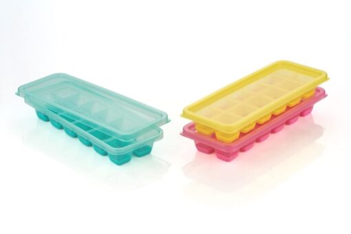 Pop up ice cube tray is presented in 4 different colors.